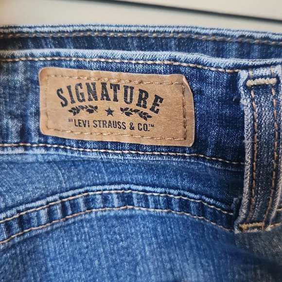 Signature by Levi Strauss Women’s Denim Shorts - Picture 7 of 9